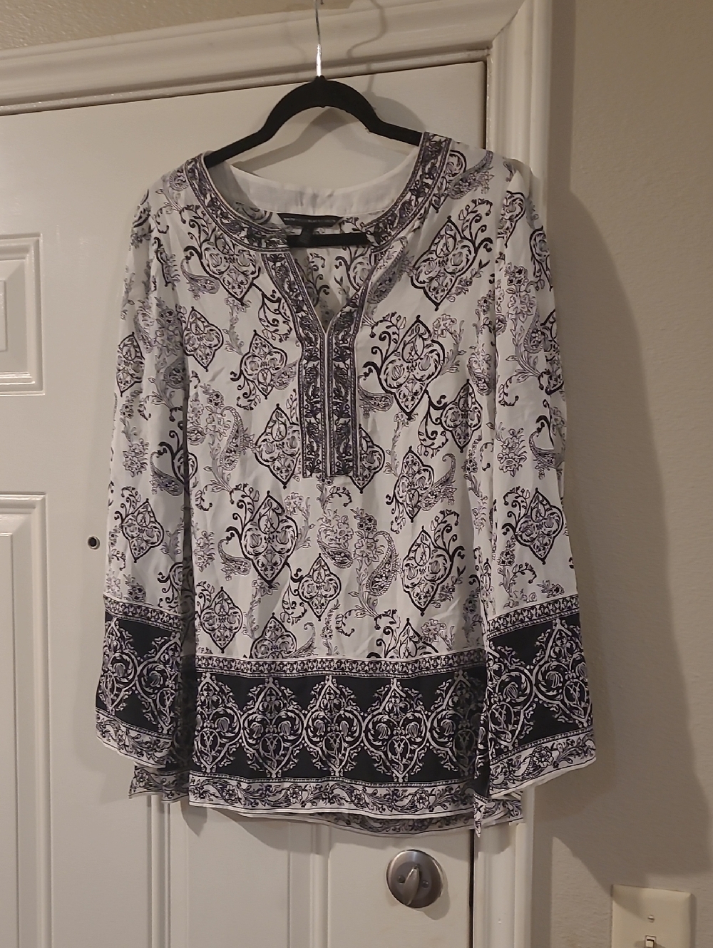 White House Black Market Black and White Paisley Top Size 6